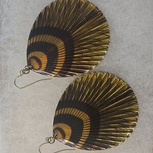 Pretty fashion earrings with french hook